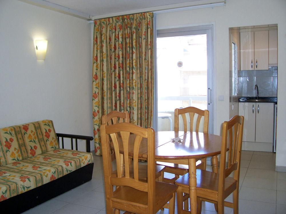 Apartamentos Alboran-Arysal Salou Exterior photo